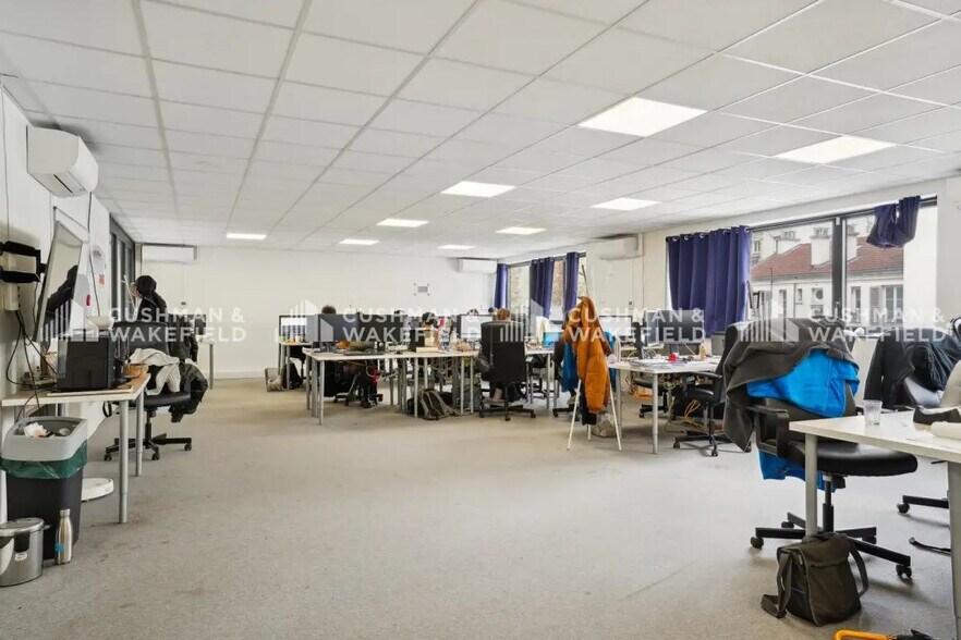 Office in Levallois-Perret to rent - Building Photo - Image 2 of 14