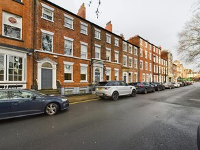 26-27 Park Sq W, Leeds for rent Building Photo- Image 1 of 14