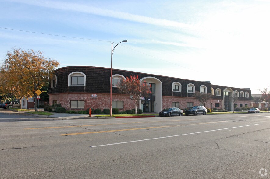 700 S Victory Blvd, Burbank, CA 91502 UK