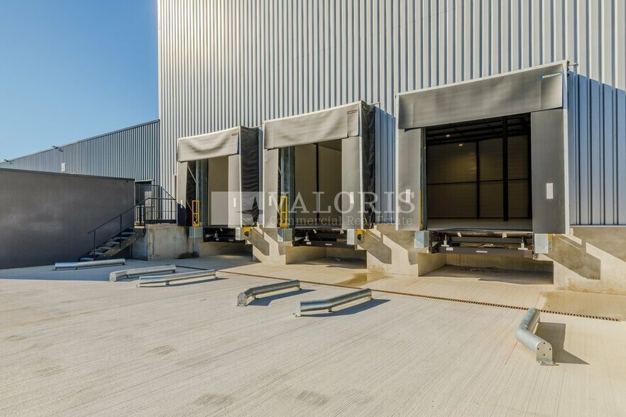 Light Industrial in Corbas to rent - Building Photo - Image 2 of 7