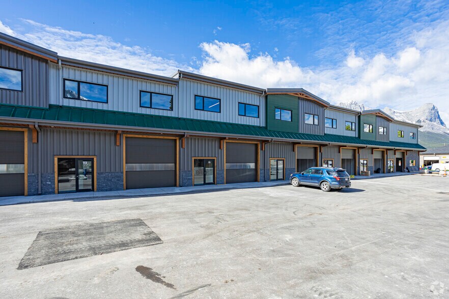 100 Alpine Mdws, Canmore, AB for rent - Primary Photo - Image 1 of 2