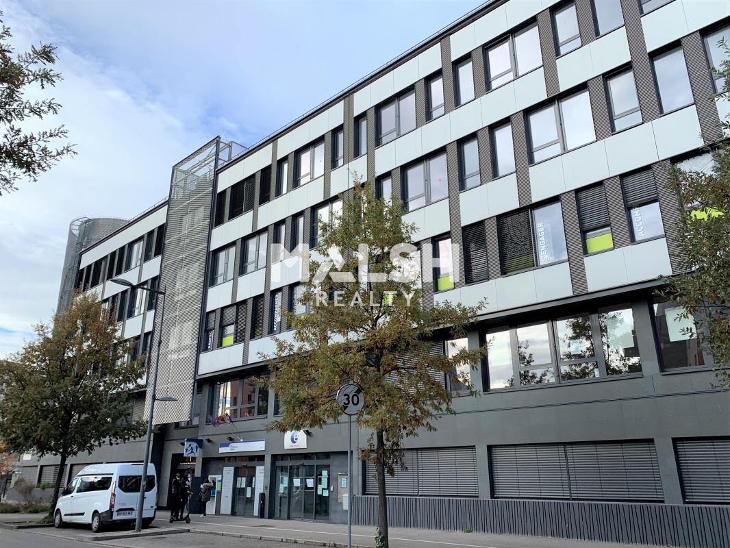 Avenue Salvador Allende, Vaulx-en-Velin to rent Building Photo- Image 1 of 10