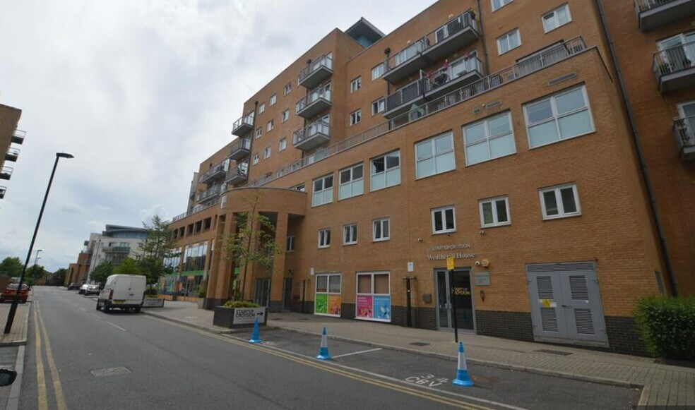 23 Whitestone Way, Croydon to rent - Building Photo - Image 1 of 1