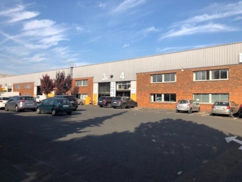 2 Rue Jean Moulin, Le Bourget to rent - Building Photo - Image 2 of 21