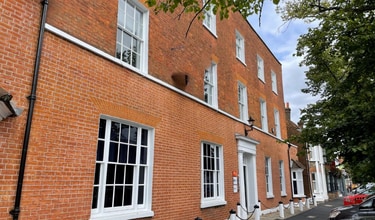 27 London End, Beaconsfield to rent Building Photo- Image 1 of 4