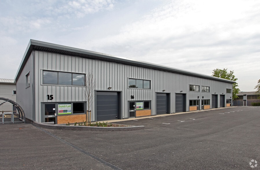 Kembrey St, Swindon to rent - Building Photo - Image 3 of 5