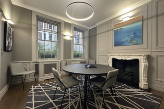 27 Grosvenor St, London to rent Interior Photo- Image 2 of 4