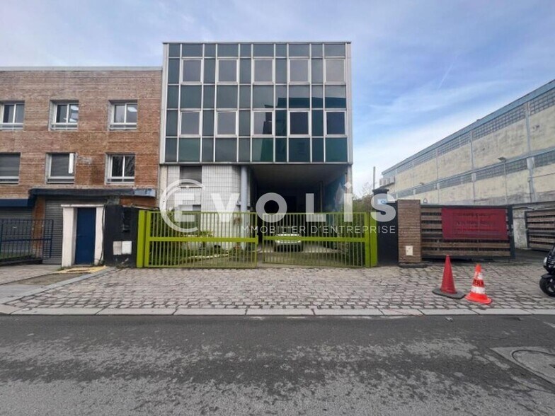 Light Industrial in Aubervilliers to rent - Building Photo - Image 1 of 8