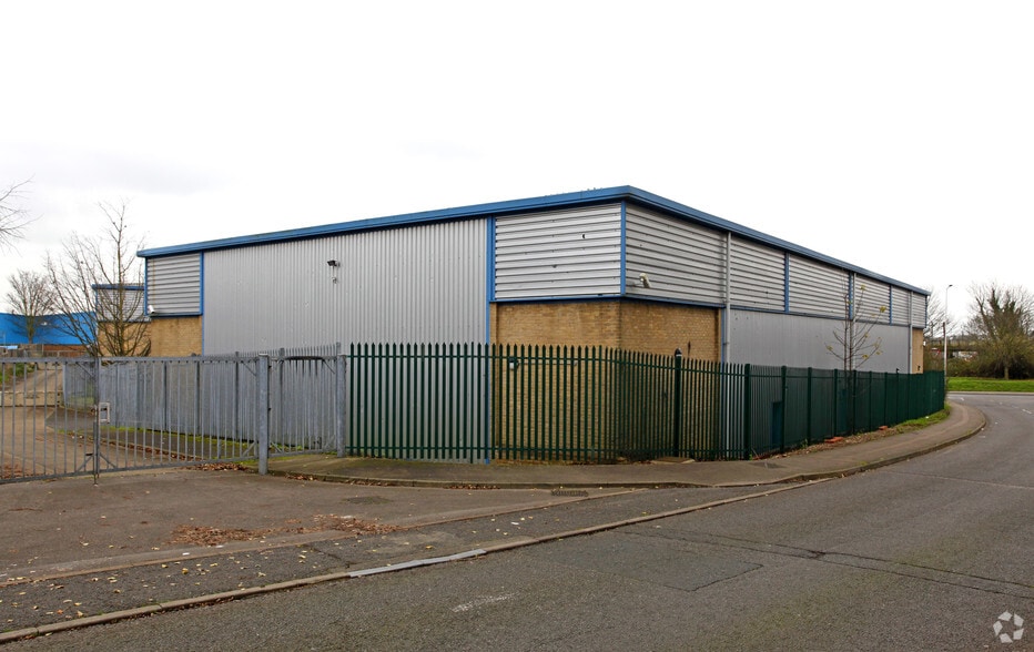 Ballard Ct, Sittingbourne to rent - Building Photo - Image 2 of 18