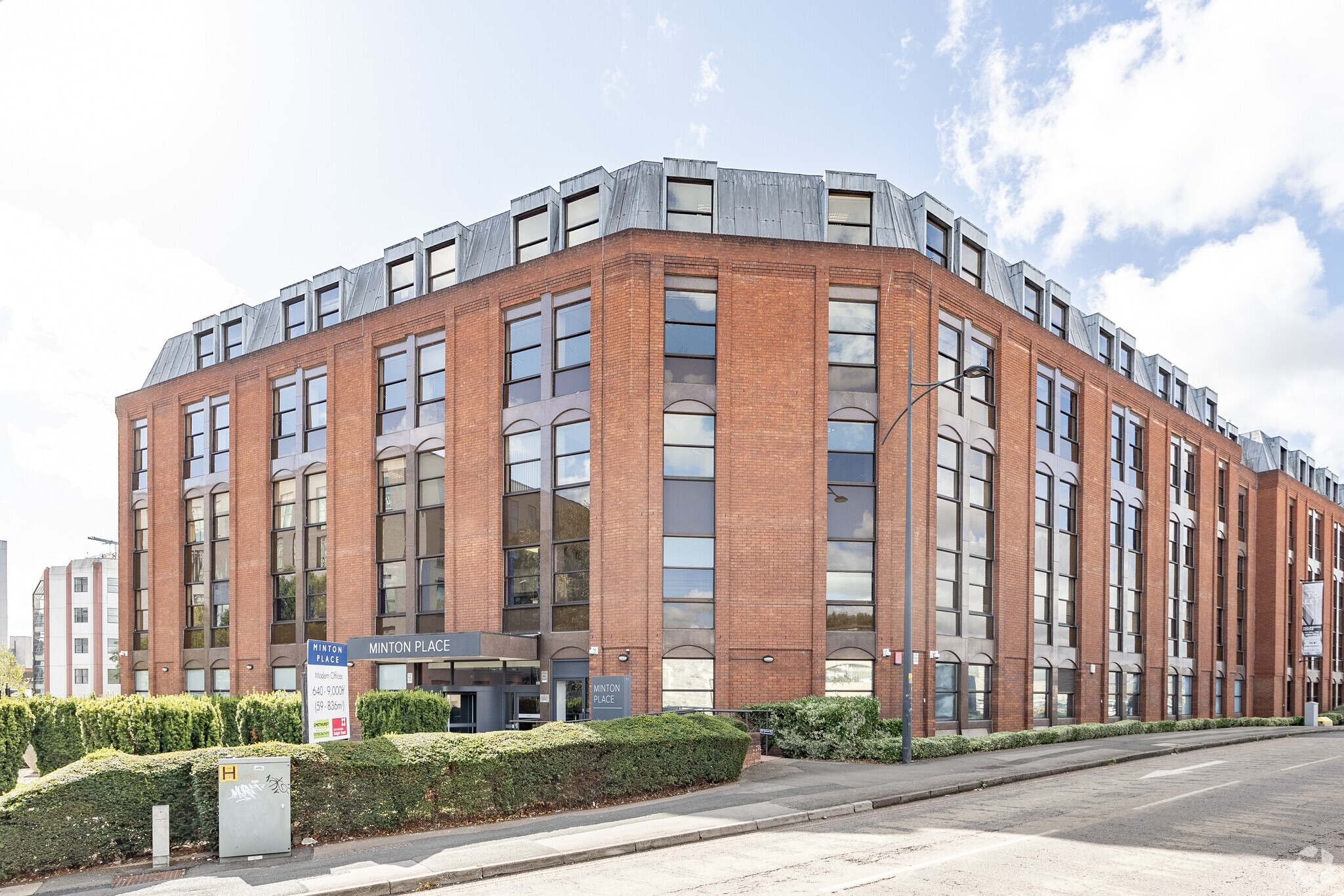 2 Station Rd, Swindon to rent Primary Photo- Image 1 of 13