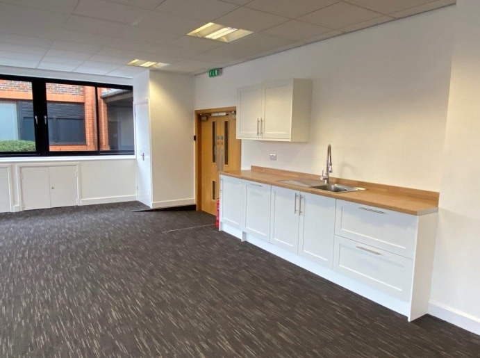 2-3 Wintersells Rd, Byfleet to rent Interior Photo- Image 1 of 6