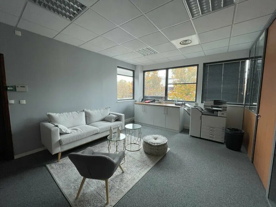 Office in Limonest for sale Interior Photo- Image 1 of 8