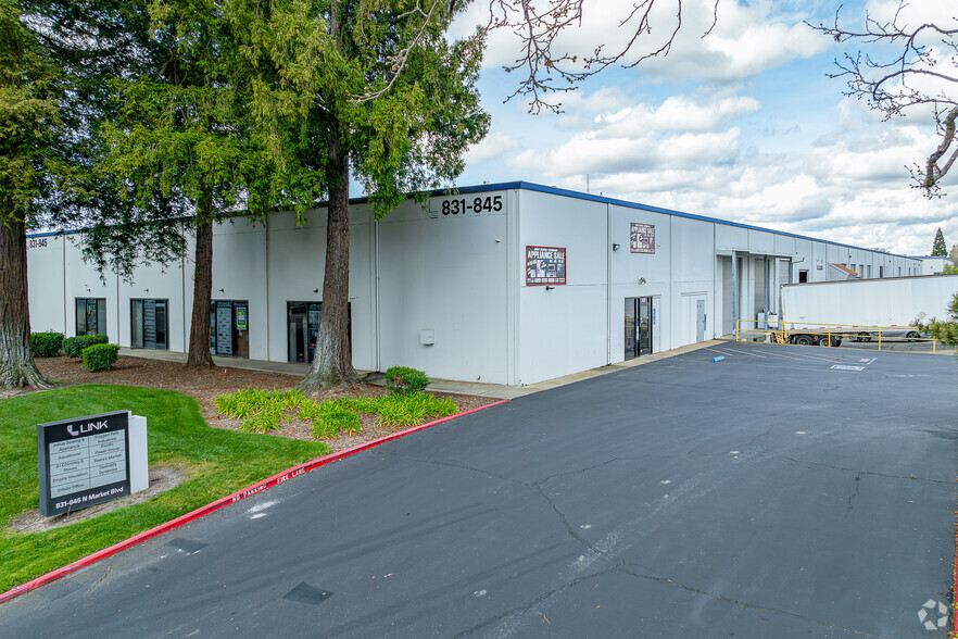 917-945 N Market Blvd, Sacramento, CA for rent - Building Photo - Image 1 of 18