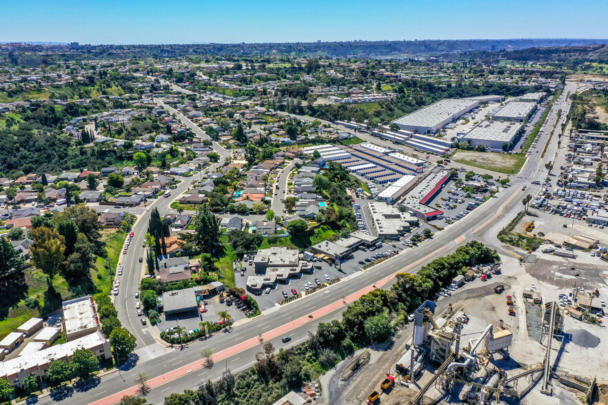 7561-7579 Mission Gorge Rd, San Diego, CA for rent - Primary Photo - Image 1 of 1