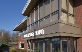 Altrincham Rd, Manchester to rent Building Photo- Image 1 of 6