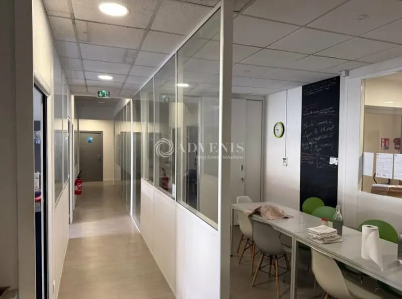 Office in Lyon to rent Interior Photo- Image 1 of 5