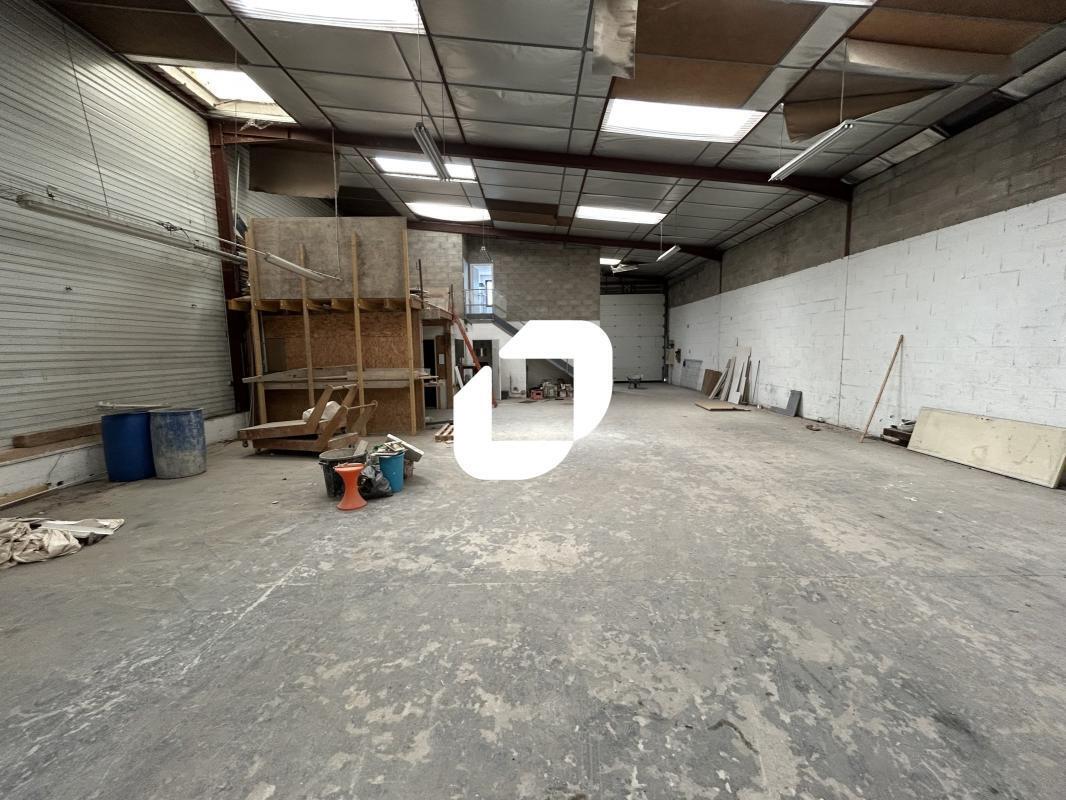 Light Industrial in Vaux-le-Pénil to rent Interior Photo- Image 1 of 7