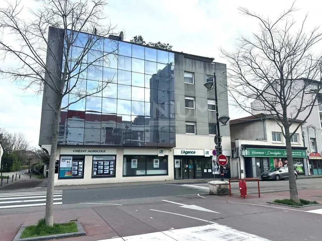 Location Bureaux 67 m² - Photo 1