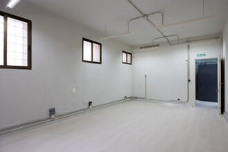 Retail in Madrid, Madrid to rent Interior Photo- Image 2 of 11