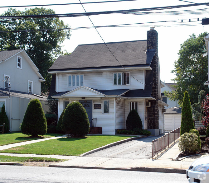 690 Forest Ave, Staten Island, NY for rent - Primary Photo - Image 1 of 2