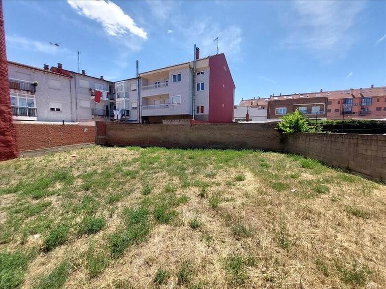 Calle Salvador Madariaga, Villaquilambre, León for sale - Primary Photo - Image 2 of 12