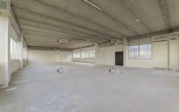 Light Industrial in Les Ulis to rent Interior Photo- Image 1 of 3