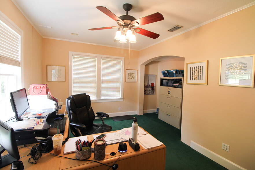 2319 Oak St, Jacksonville, FL for rent - Interior Photo - Image 3 of 9