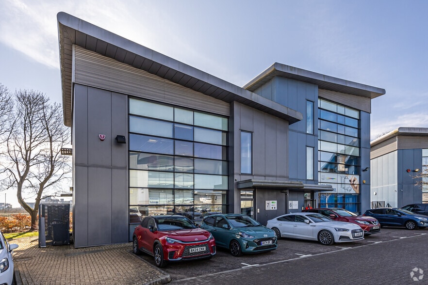 Whittle Way, Stevenage for sale - Primary Photo - Image 1 of 1