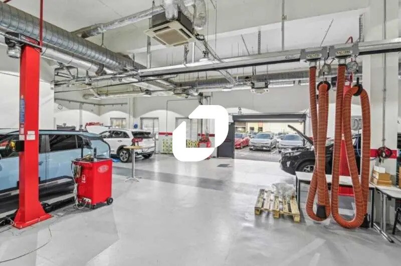 Light Industrial in Nanterre to rent - Building Photo - Image 3 of 12