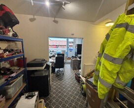 620-624 Limpsfield Rd, Warlingham to rent Interior Photo- Image 2 of 4