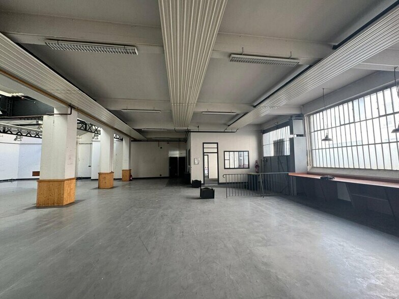 Light Industrial in Lyon to rent - Interior Photo - Image 2 of 8