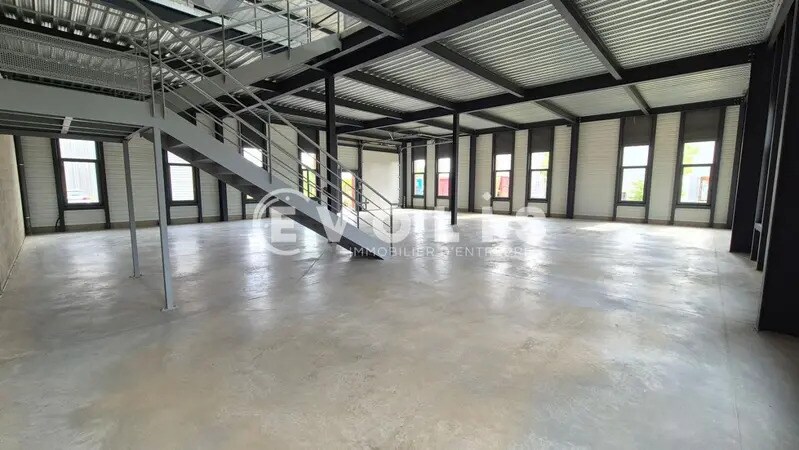 Light Industrial in Serris to rent Interior Photo- Image 1 of 8
