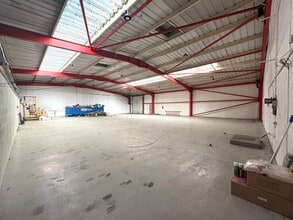 Peverel Dr, Milton Keynes to rent Interior Photo- Image 1 of 2