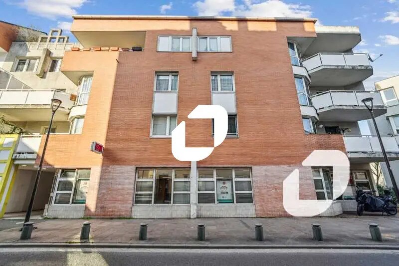 Office in Ivry-sur-Seine for sale Building Photo- Image 1 of 10