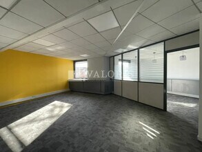 Office in Lyon to rent Interior Photo- Image 1 of 6
