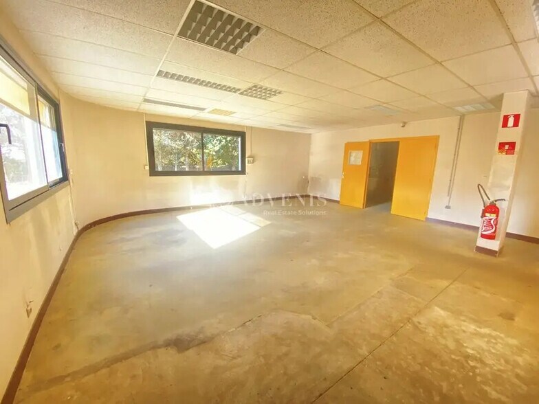 Light Industrial in Lognes to rent - Interior Photo - Image 3 of 12