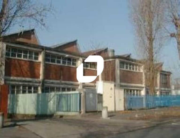 Light Industrial in Villeneuve-la-Garenne to rent - Building Photo - Image 2 of 2