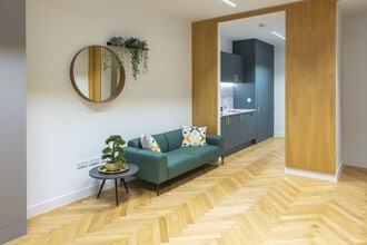 18 Conduit St, London to rent Interior Photo- Image 2 of 5