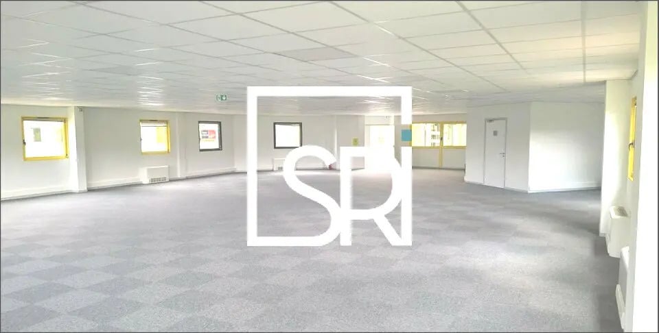 Location Bureaux 285 m² - Photo 1