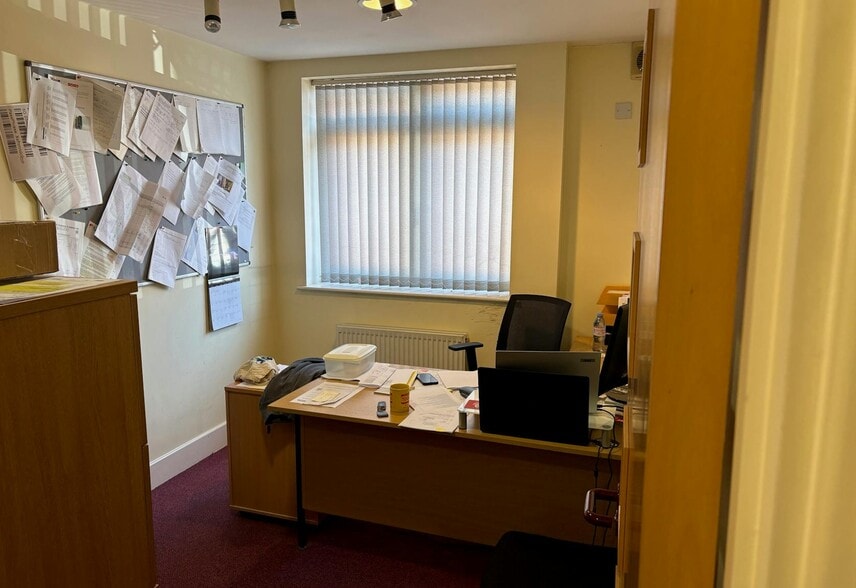103 Spinney Hl, Addlestone for sale - Interior Photo - Image 3 of 6