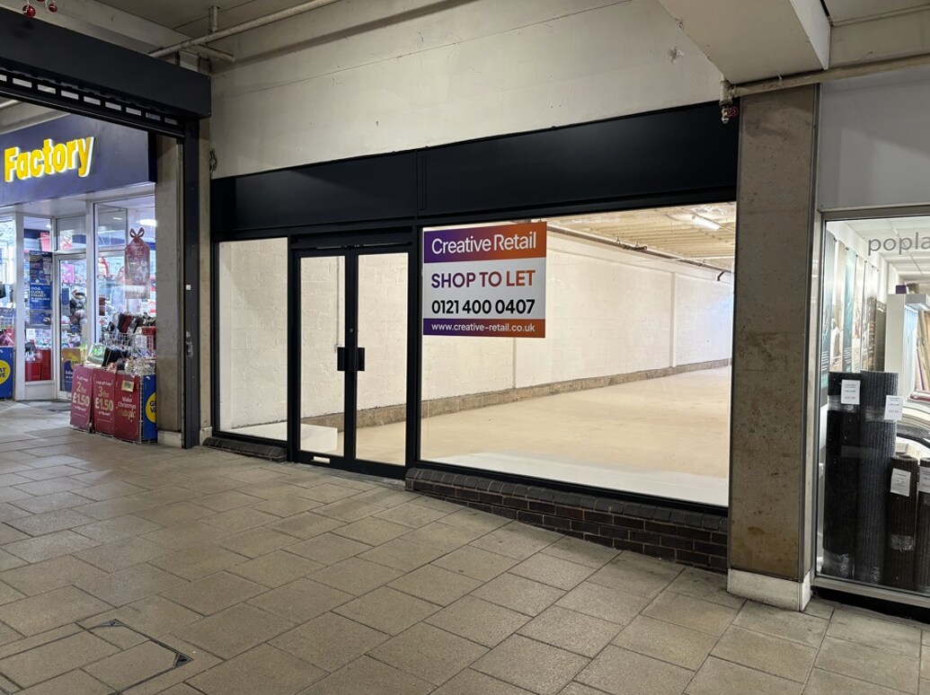 St Andrews Sq, Droitwich to rent Building Photo- Image 1 of 1