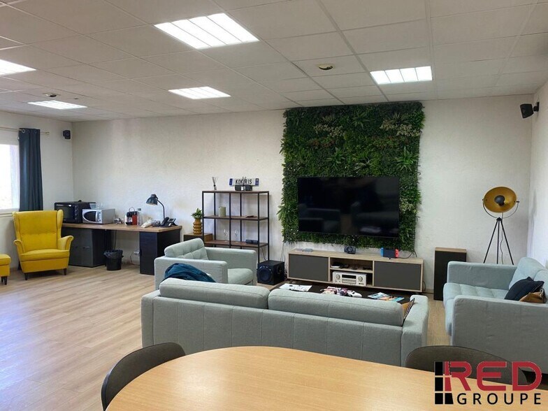 Office in Gémenos to rent - Interior Photo - Image 2 of 6