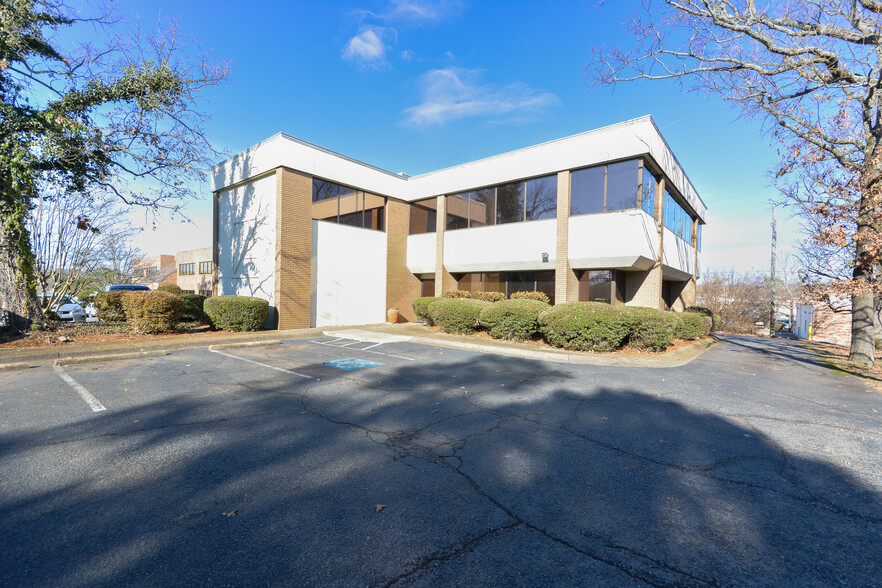 4 Shackleford Plz, Little Rock, AR for sale - Building Photo - Image 1 of 8