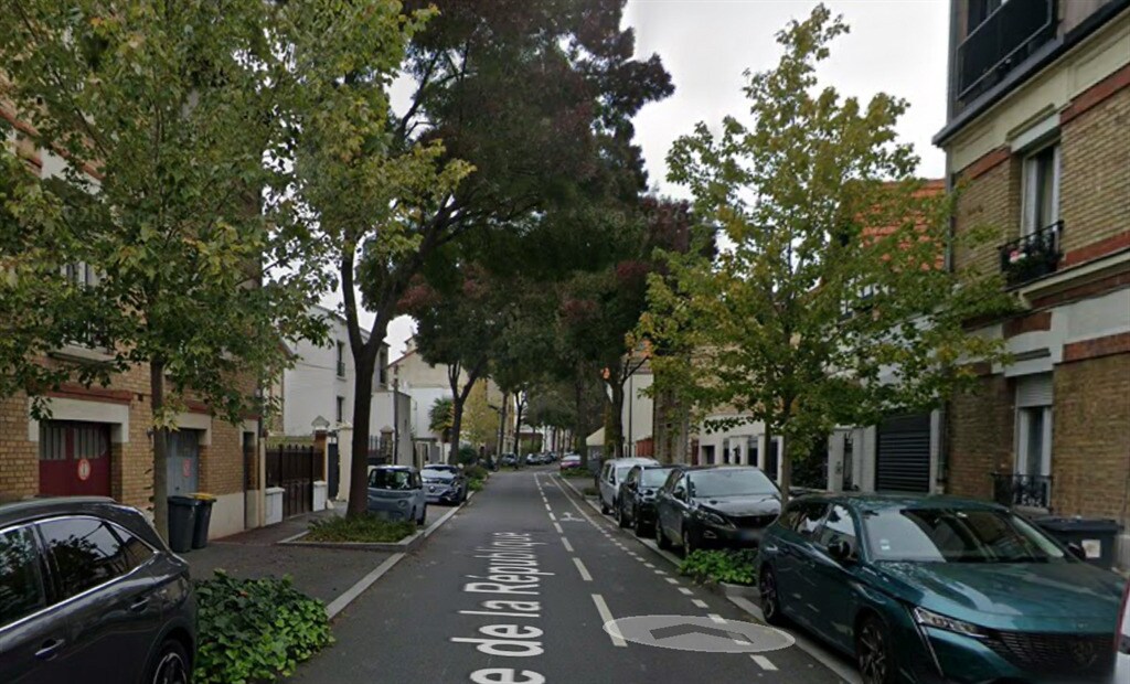 Retail in Suresnes to rent Building Photo- Image 1 of 5