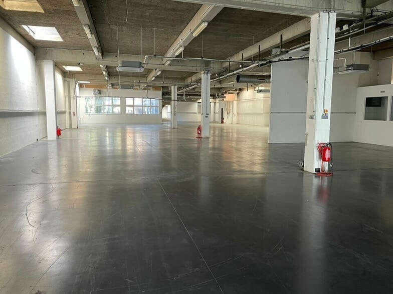 Light Industrial in Aubervilliers to rent - Building Photo - Image 2 of 9
