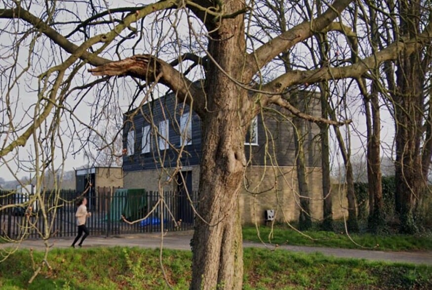 Capel Rd, London E7 0JU UK