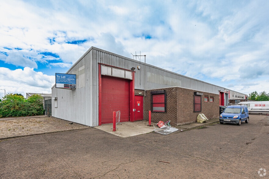 20 Munro Rd, Stirling to rent - Primary Photo - Image 1 of 3