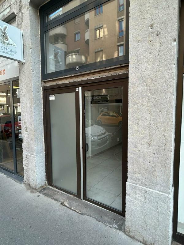 Retail in Lyon to rent Building Photo- Image 1 of 12