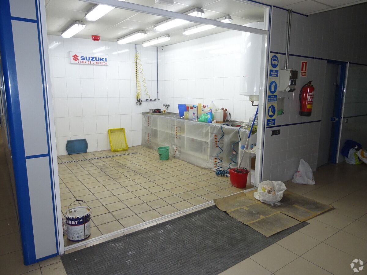 Madrid, MAD 28027 - Unit Puerta 05, Esc. 7 -  - Interior Photo - Image 1 of 10