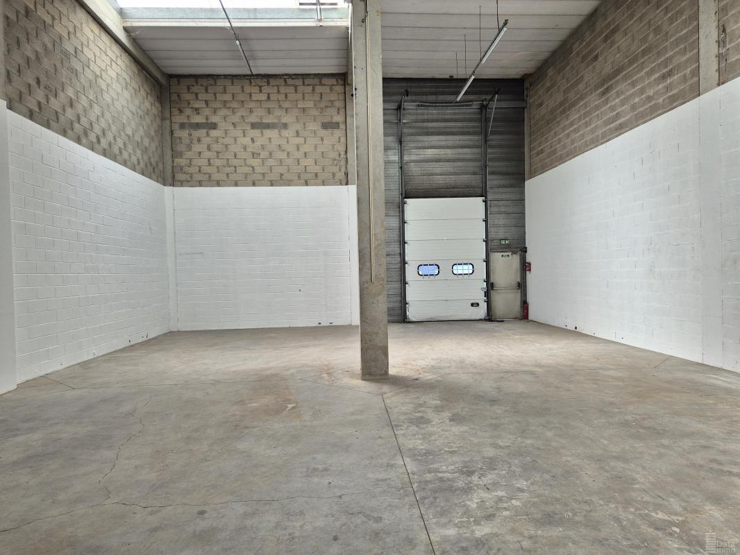 Light Industrial in Émerainville to rent Building Photo- Image 1 of 10